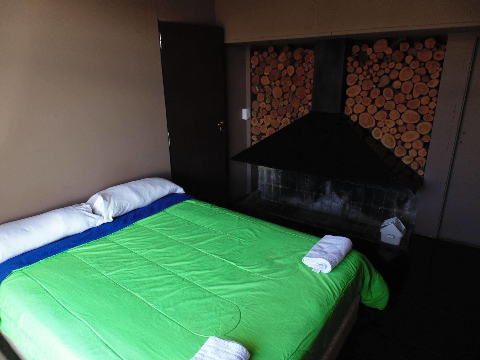 Moving Hostel Travel Bar Bariloche Buitenkant foto